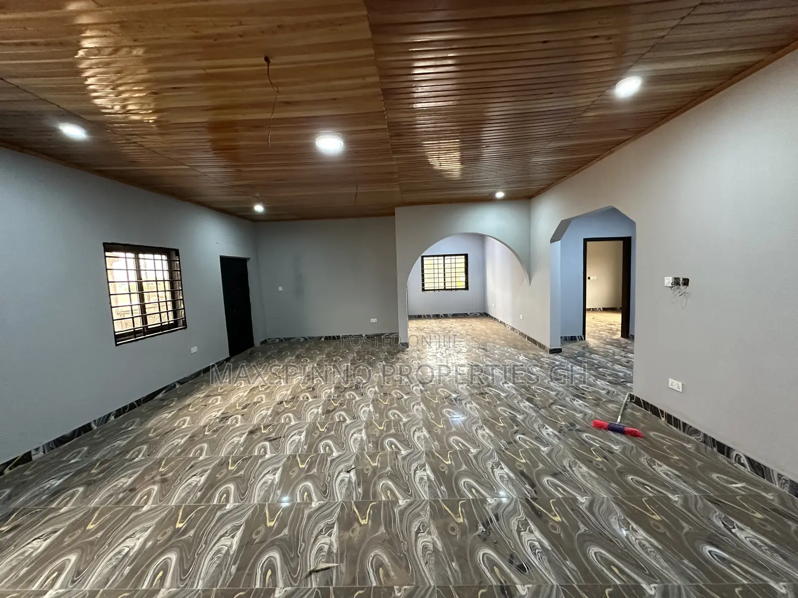 2bdrm Apartment in Maxspinno Properties, Little Roses Area for rent