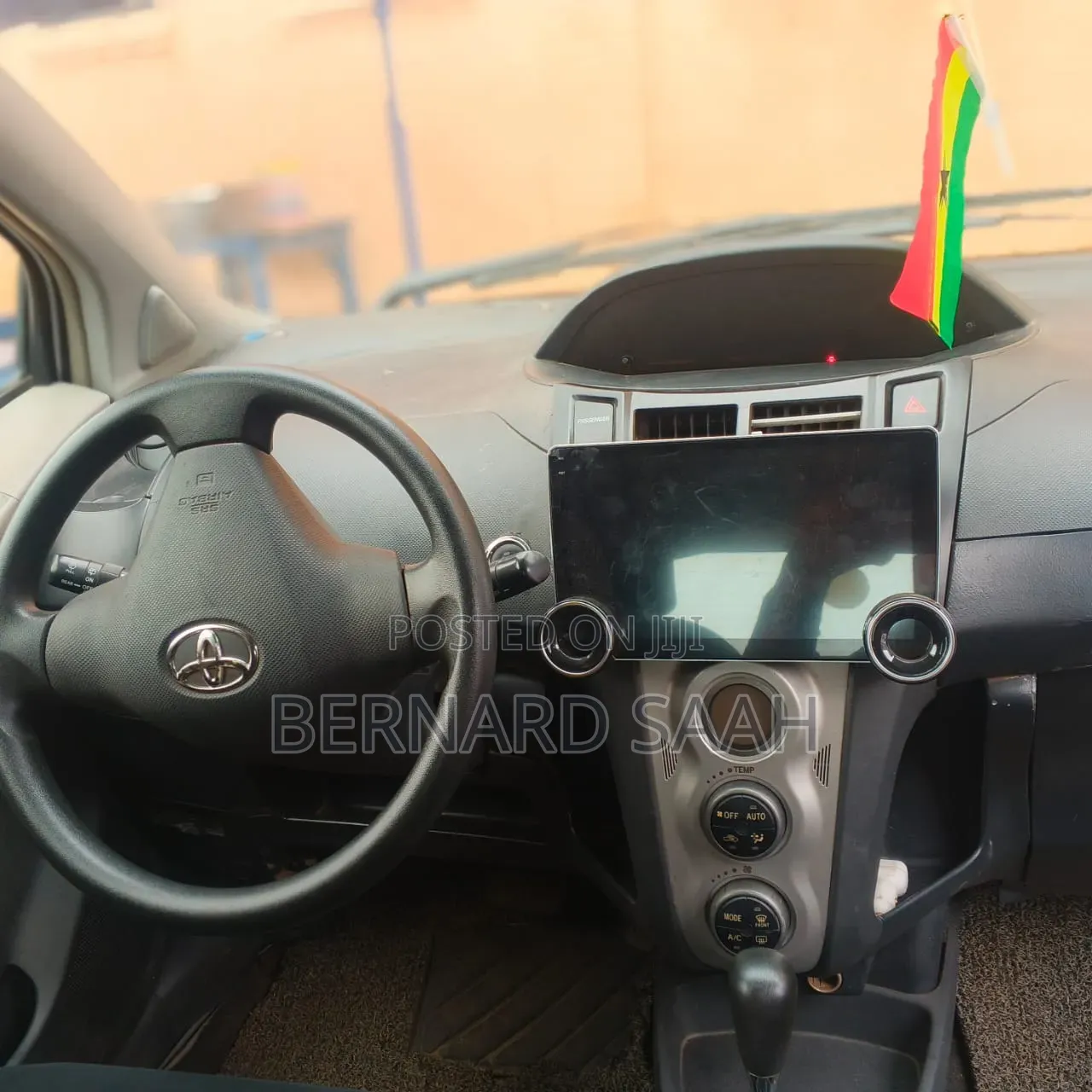 Toyota Vitz 2009 Silver