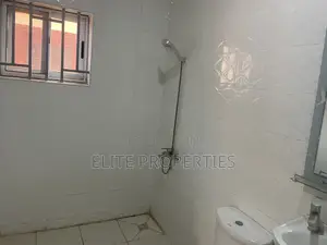 3bdrm House in Community 25 Adom for rent