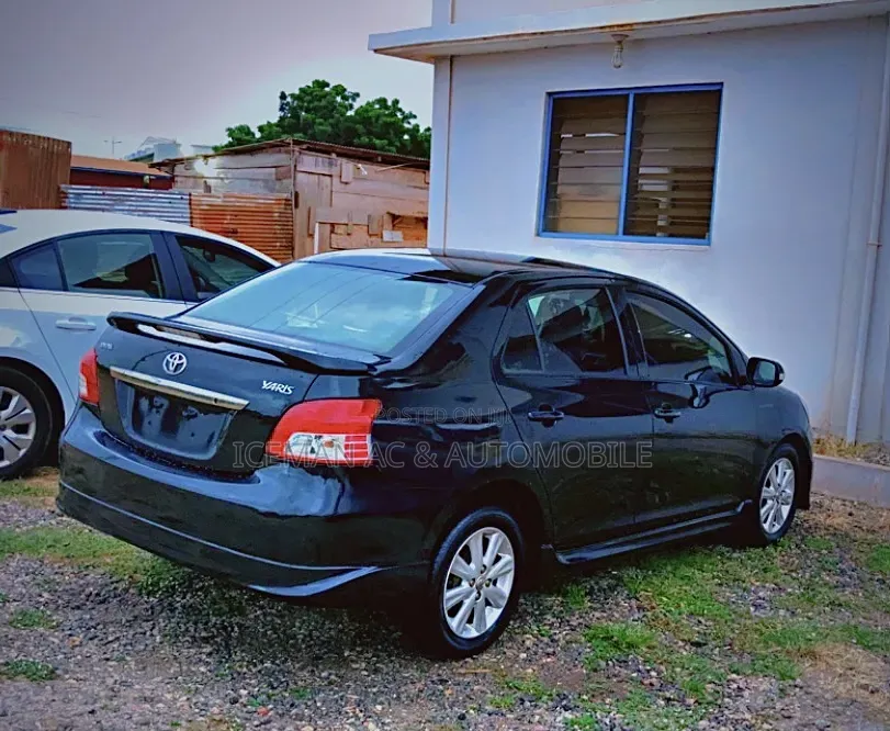 Toyota Yaris 2012 Black