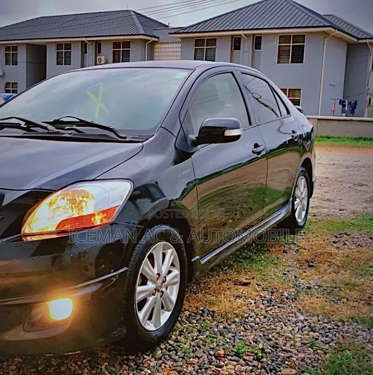 Toyota Yaris 2012 Black