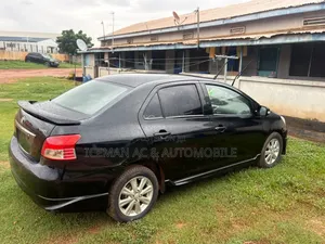 Toyota Yaris 2012 Black