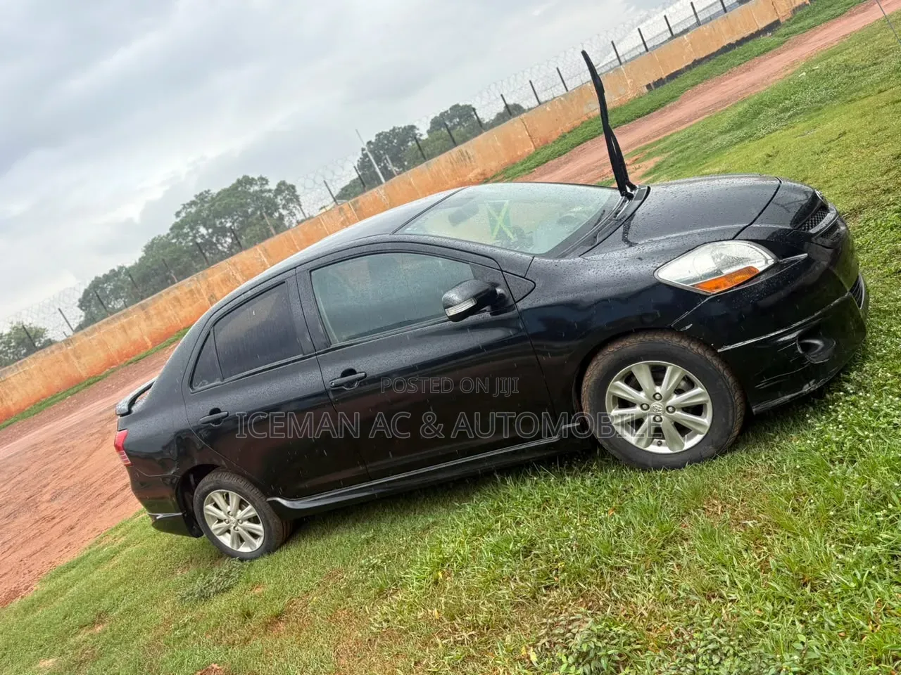 Toyota Yaris 2012 Black