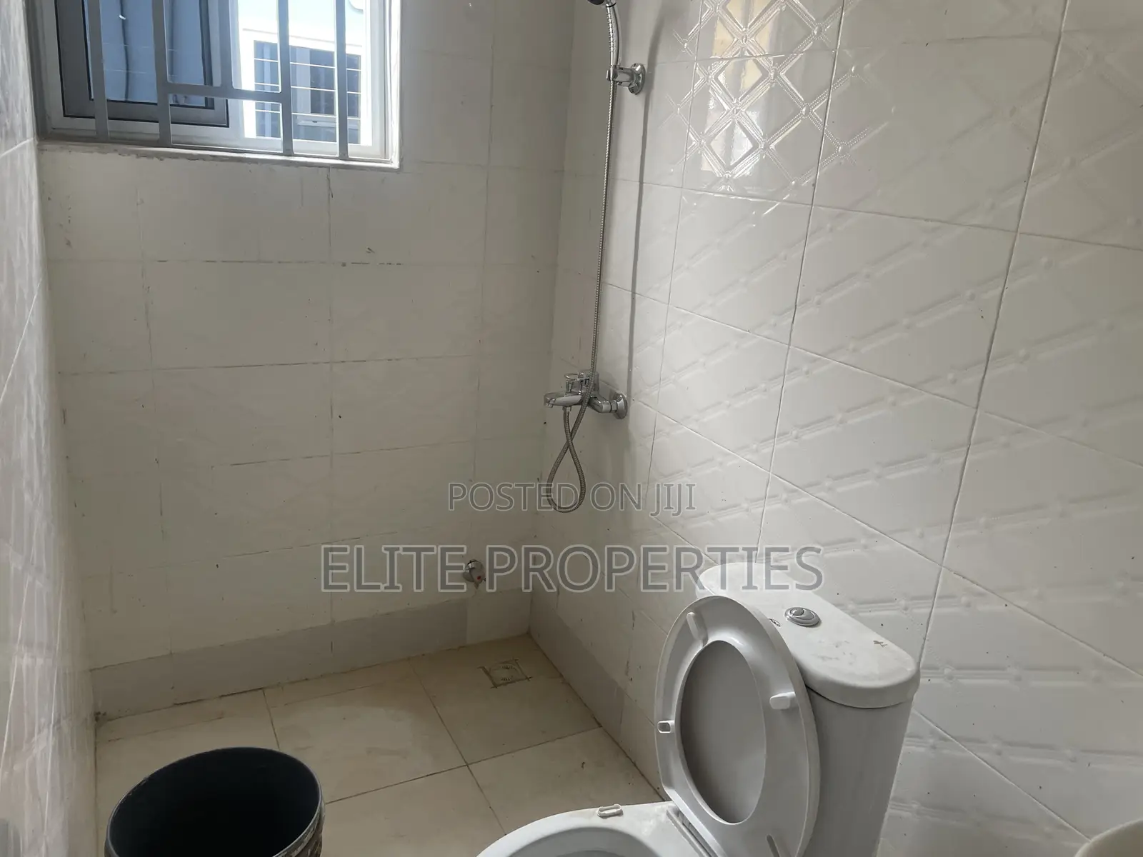 3bdrm House in Community 25 Adom for sale