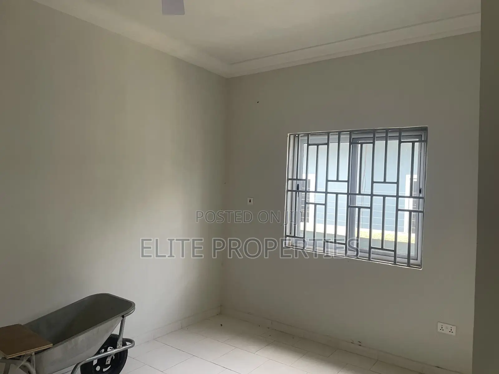 3bdrm House in Community 25 Adom for sale