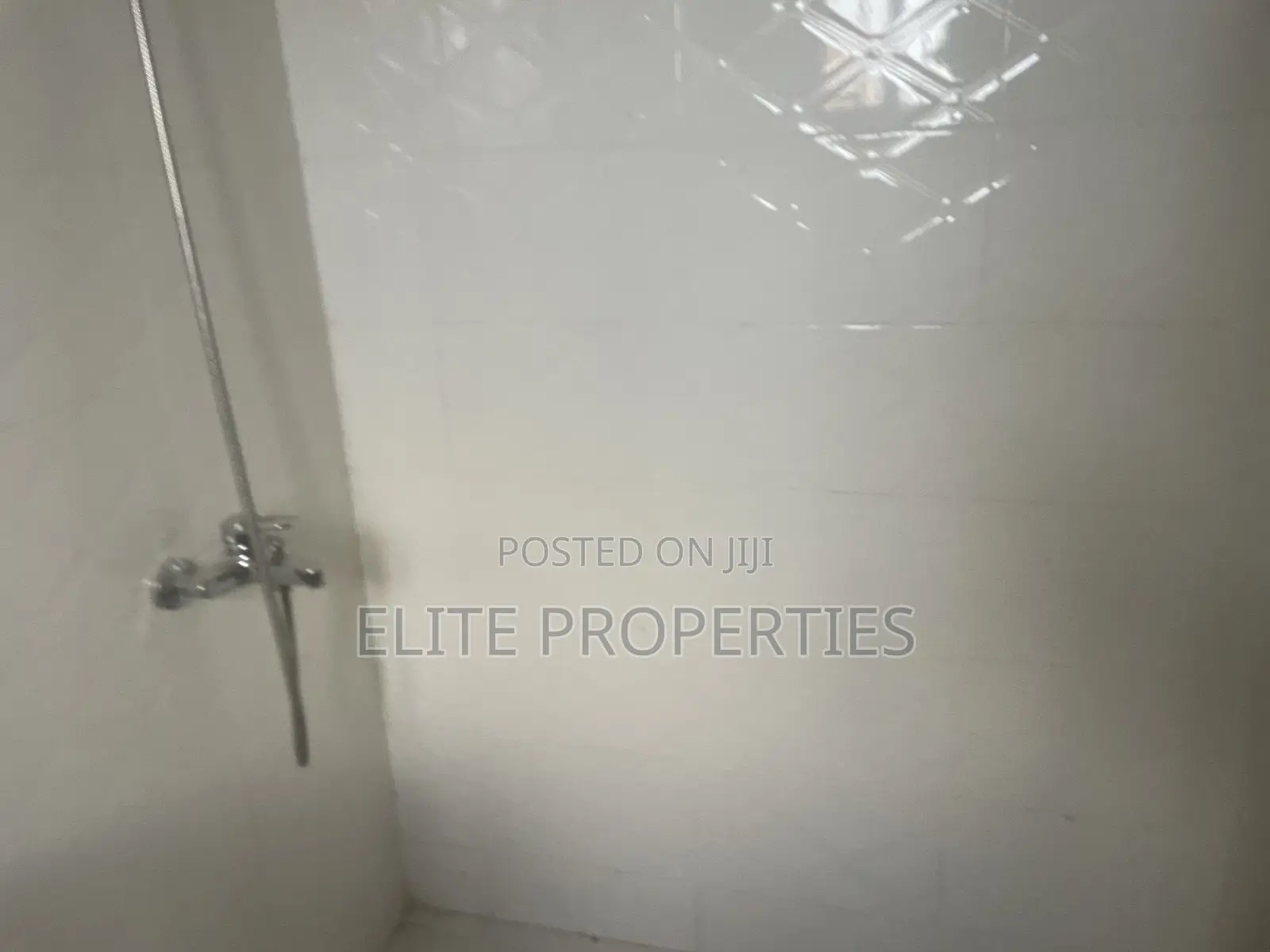 3bdrm House in Community 25 Adom for sale
