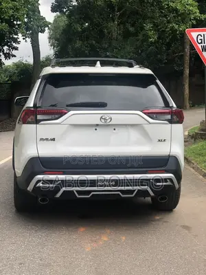 Toyota RAV4 XLE Premium AWD 2020 White