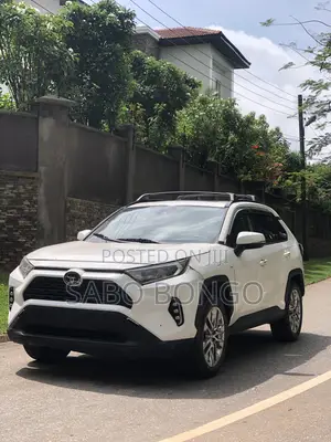 Toyota RAV4 XLE Premium AWD 2020 White