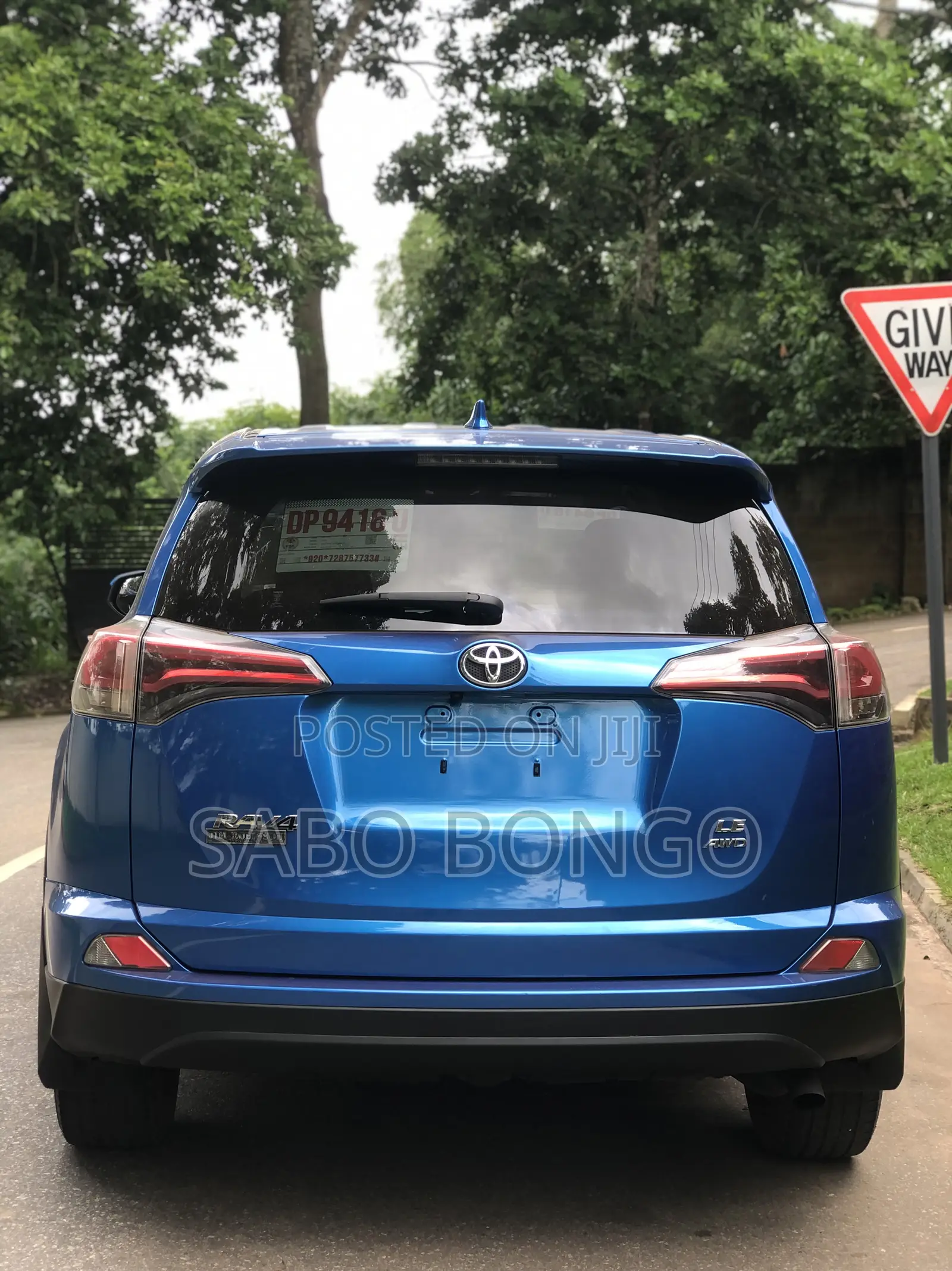 Toyota RAV4 LE 4dr SUV AWD (2.5L 4cyl 6A) 2018 Blue