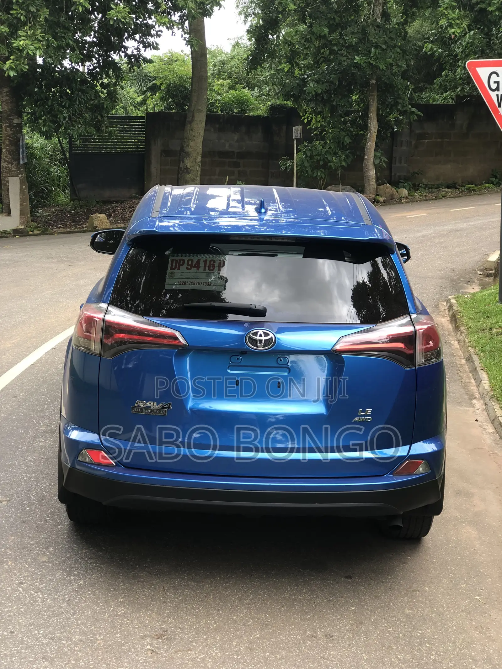 Toyota RAV4 LE 4dr SUV AWD (2.5L 4cyl 6A) 2018 Blue
