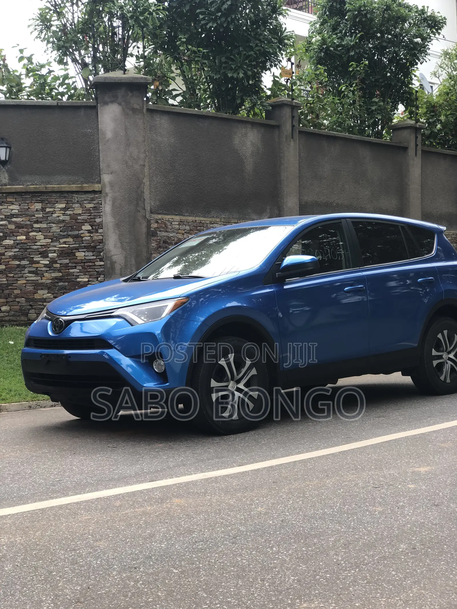 Toyota RAV4 LE 4dr SUV AWD (2.5L 4cyl 6A) 2018 Blue