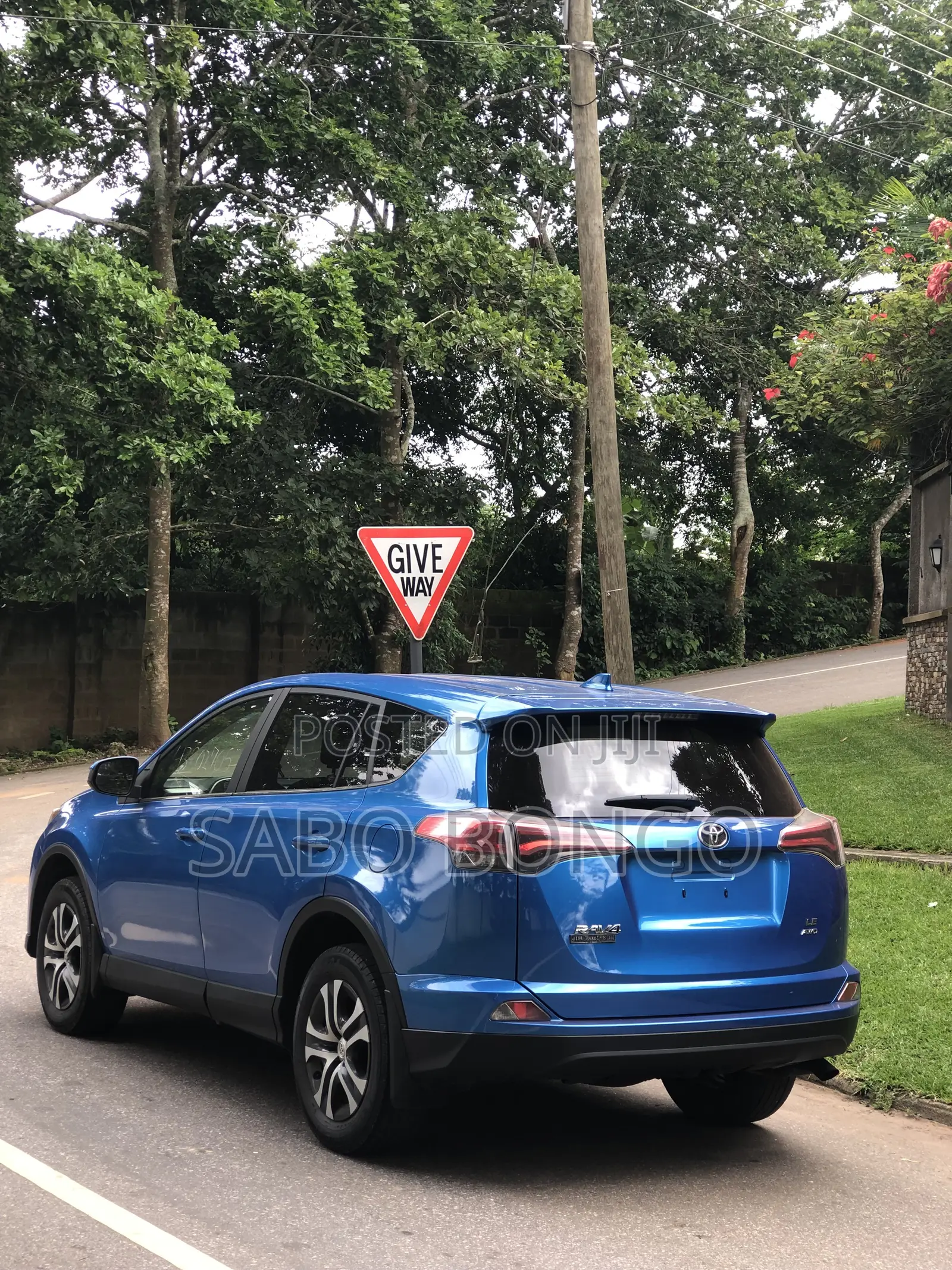 Toyota RAV4 LE 4dr SUV AWD (2.5L 4cyl 6A) 2018 Blue