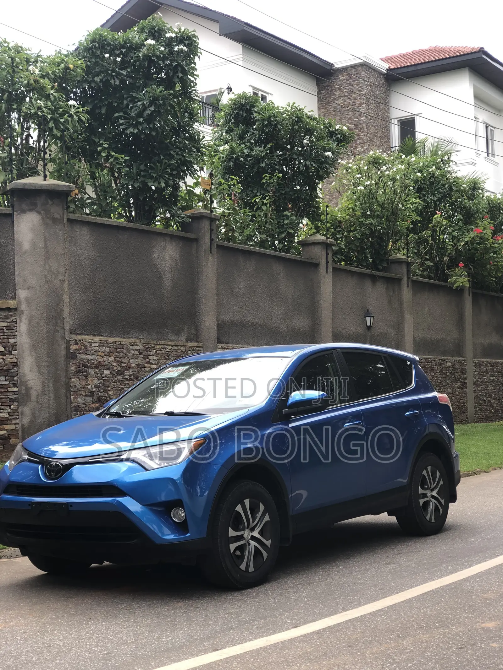 Toyota RAV4 LE 4dr SUV AWD (2.5L 4cyl 6A) 2018 Blue