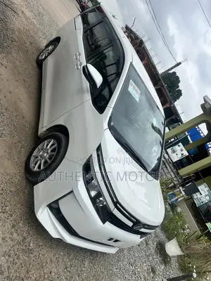Toyota Voxy Hybrid V 2WD 7-Seater 2014 White