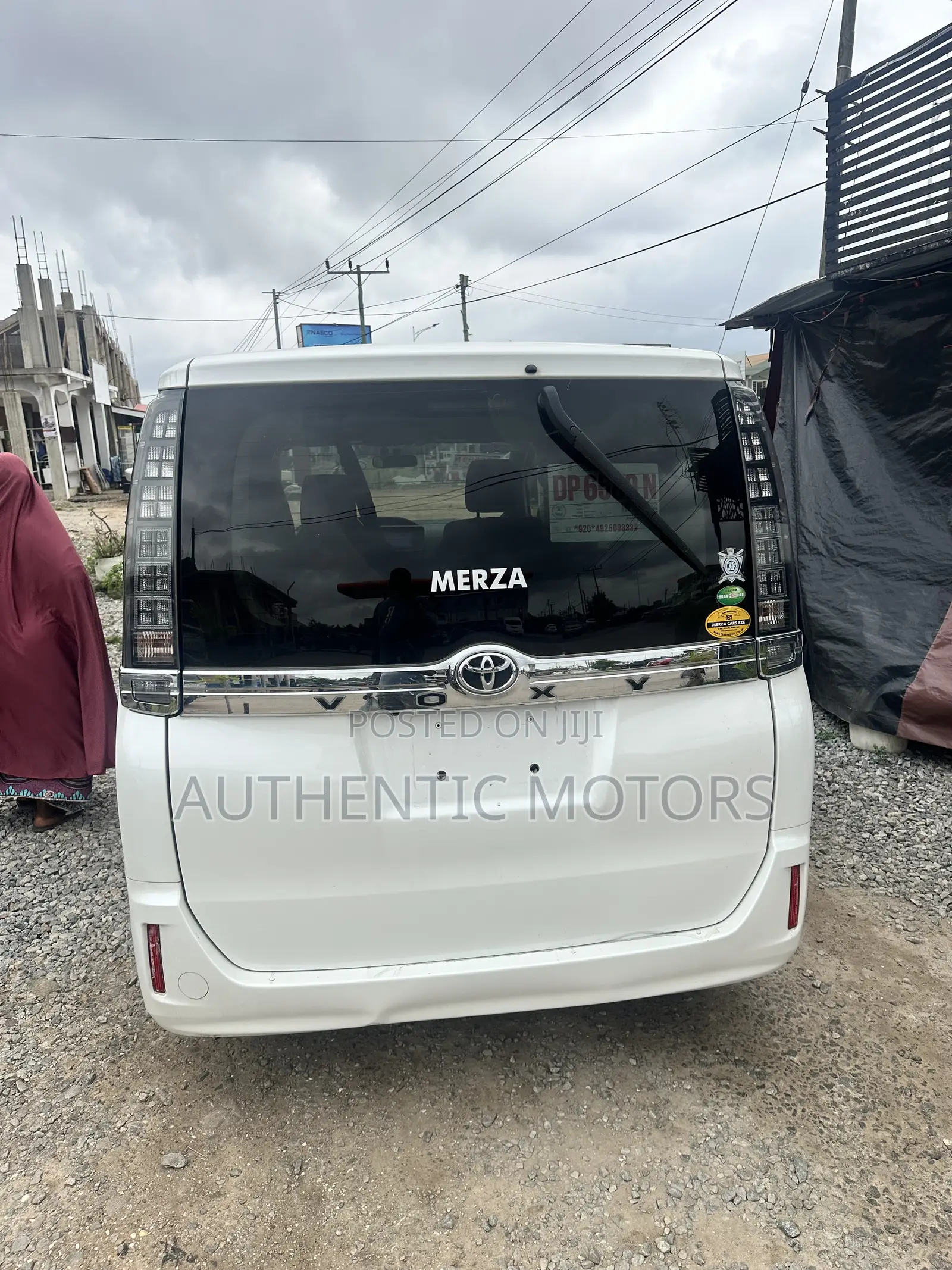 Toyota Voxy Hybrid V 2WD 7-Seater 2014 White