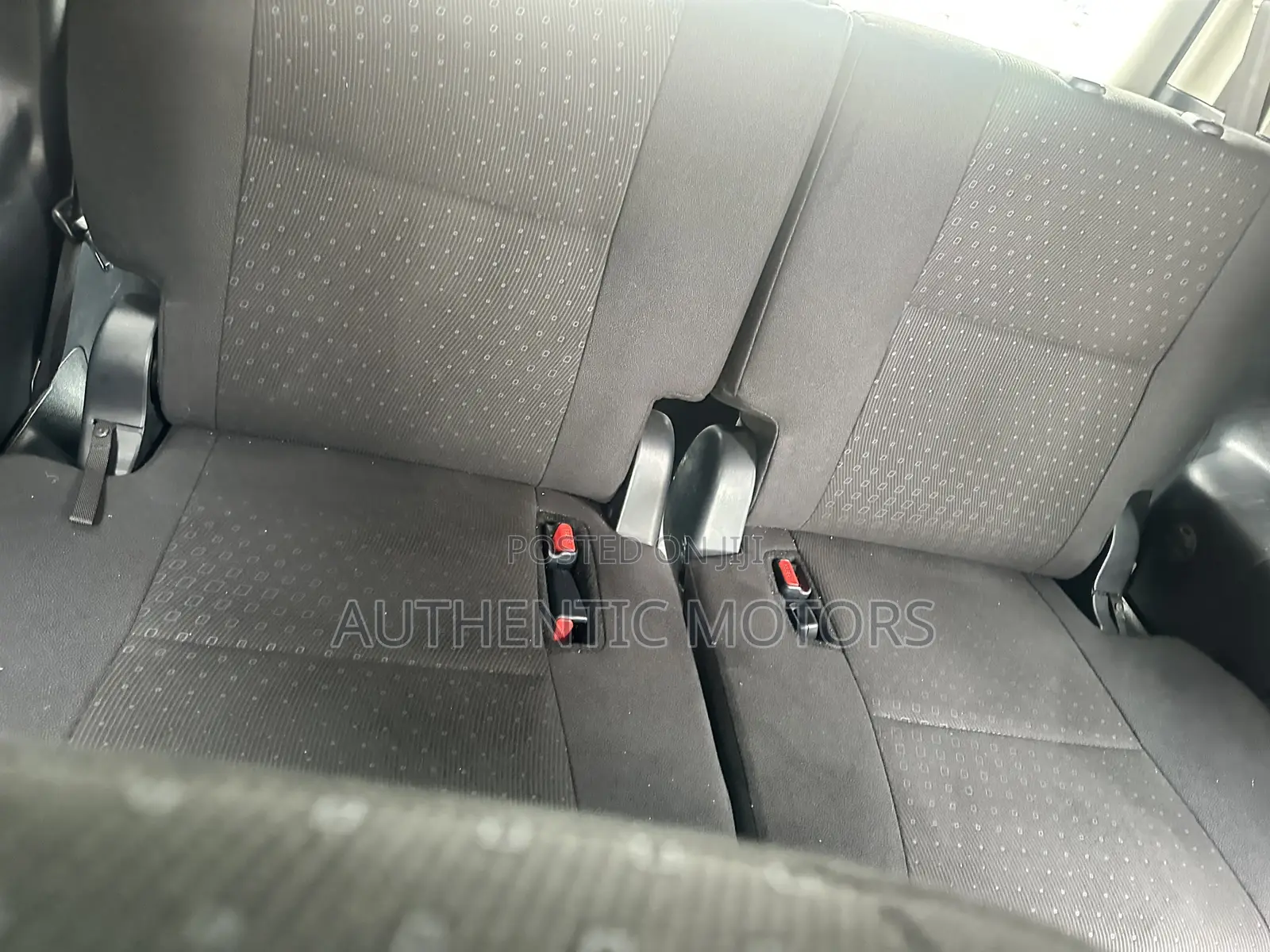 Toyota Voxy Hybrid V 2WD 7-Seater 2014 White