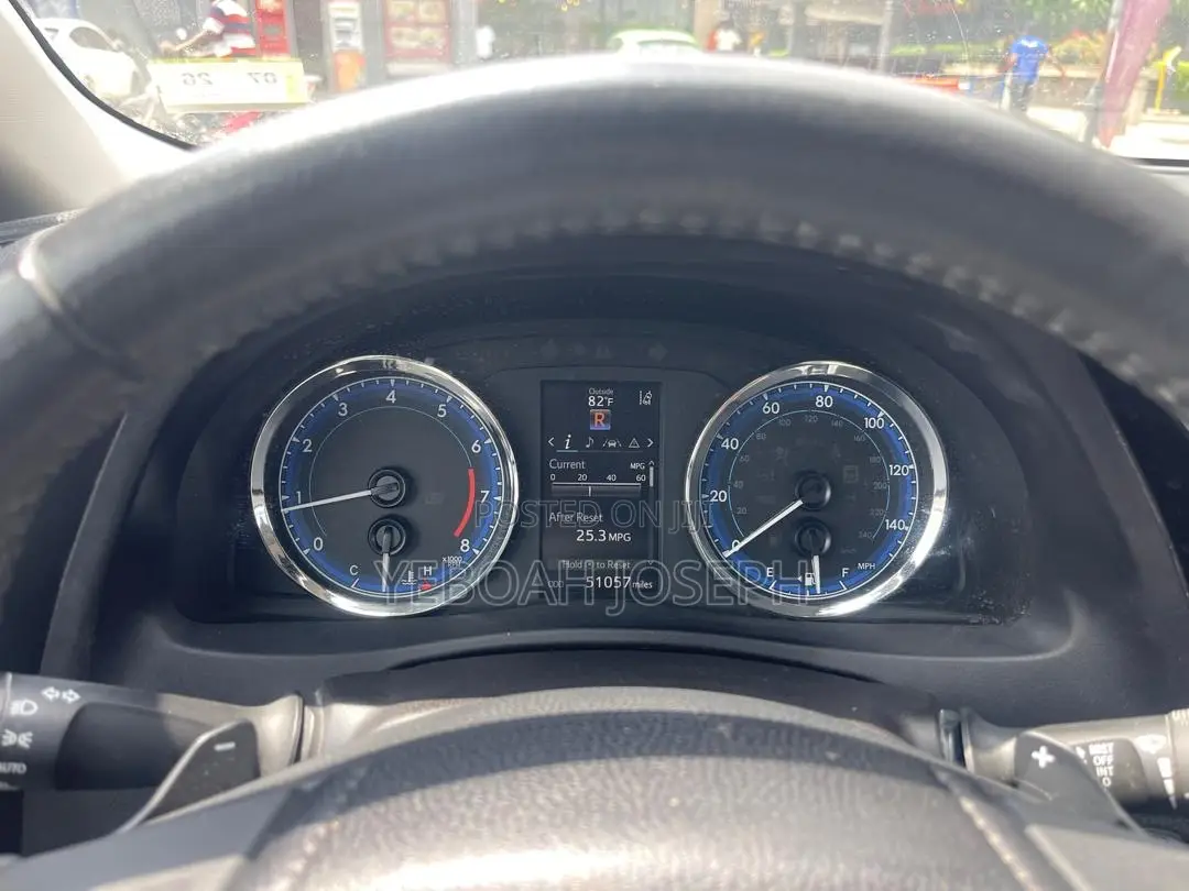 Toyota Corolla SE (1.8L 4cyl 6M) 2018 Black
