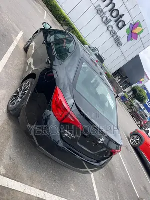 Toyota Corolla SE (1.8L 4cyl 6M) 2018 Black
