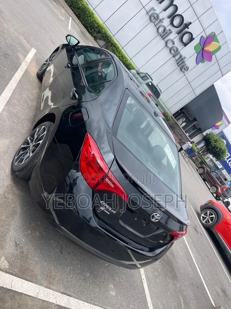 Toyota Corolla SE (1.8L 4cyl 6M) 2018 Black
