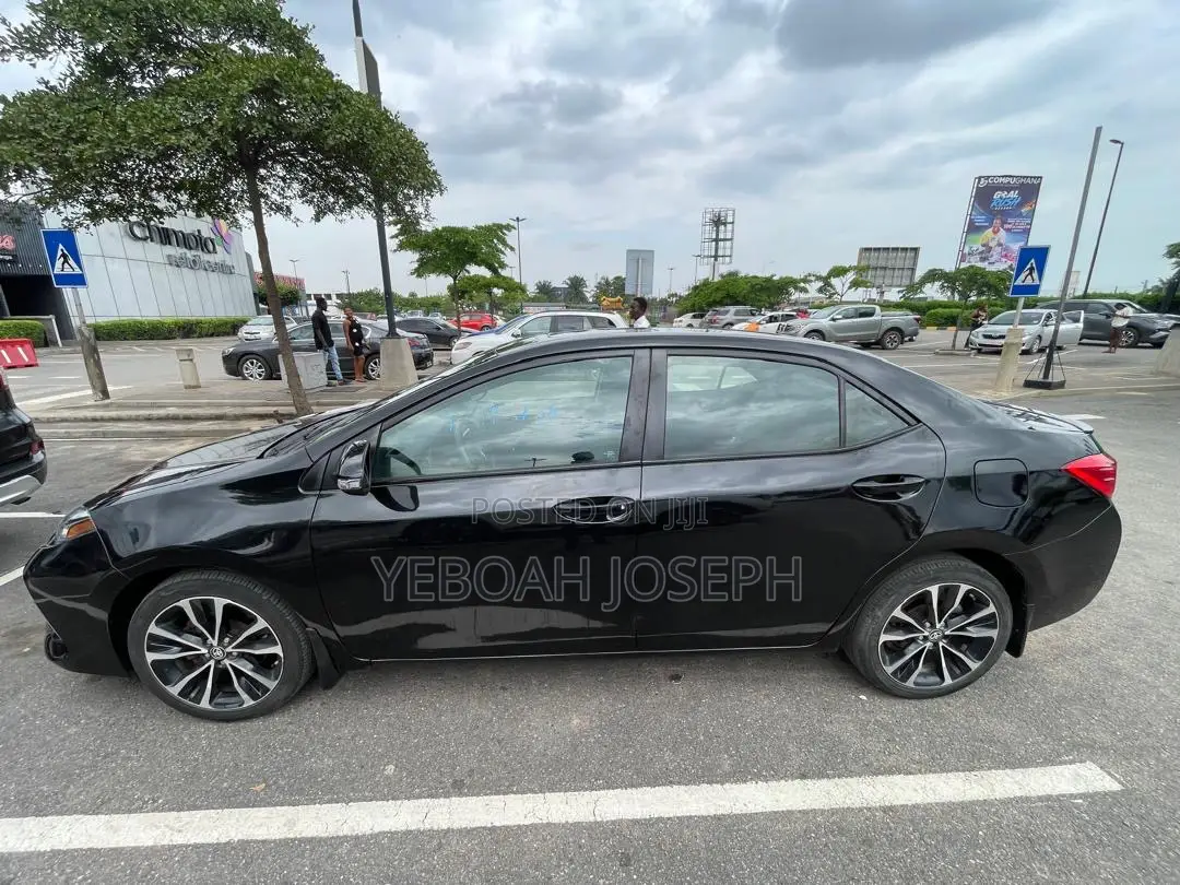Toyota Corolla SE (1.8L 4cyl 6M) 2018 Black