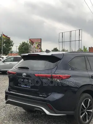 Toyota Highlander XSE 2022 Blue