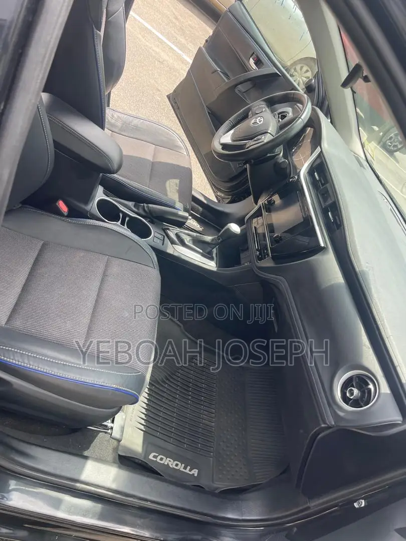 Toyota Corolla SE (1.8L 4cyl 6M) 2018 Black