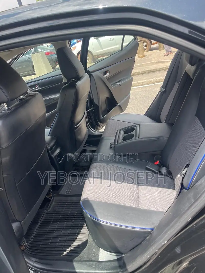Toyota Corolla SE (1.8L 4cyl 6M) 2018 Black
