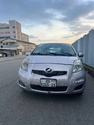 Toyota Vitz 1.5 FWD 5dr 2010 Gray