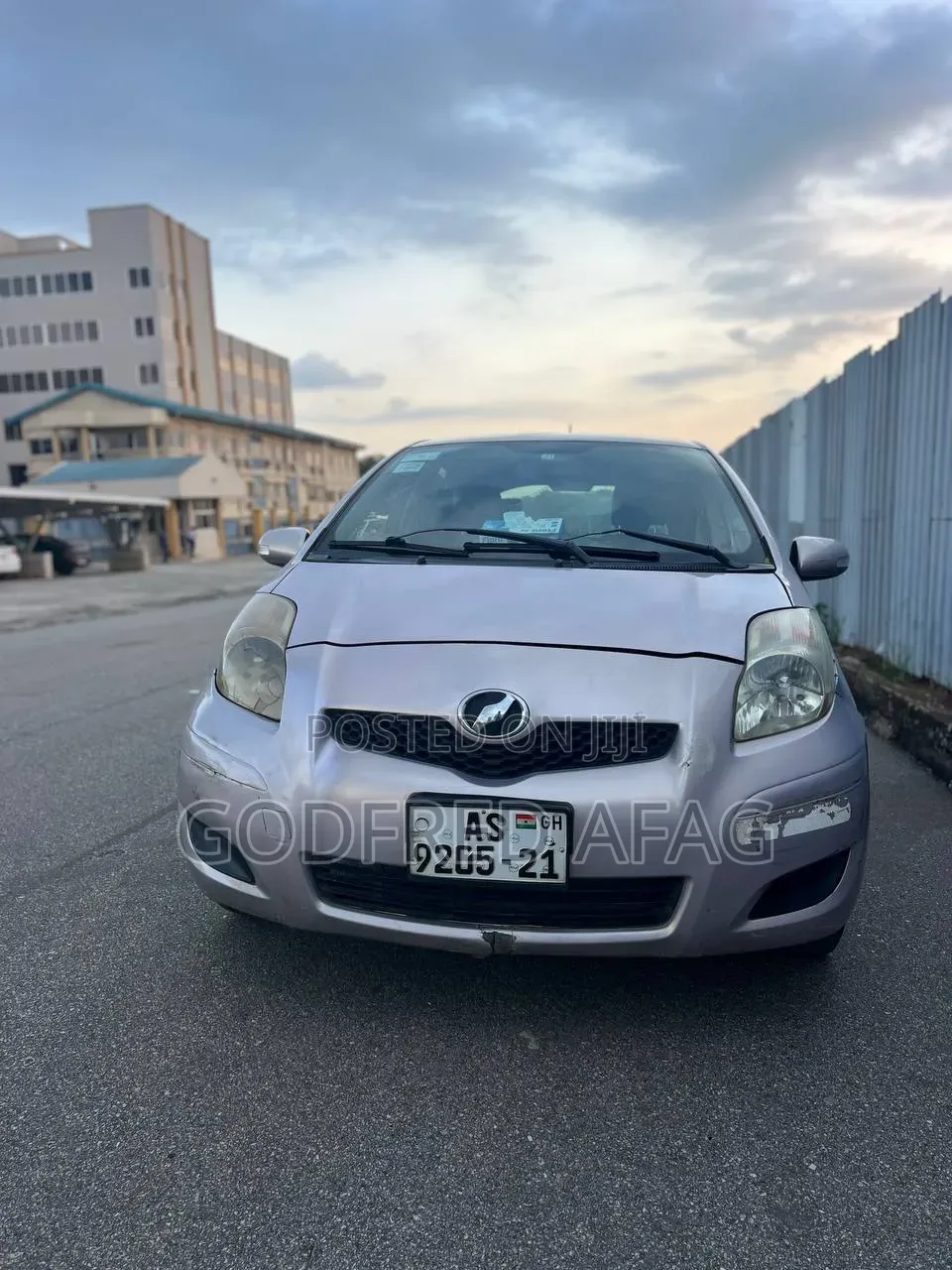 Toyota Vitz 1.5 FWD 5dr 2010 Gray