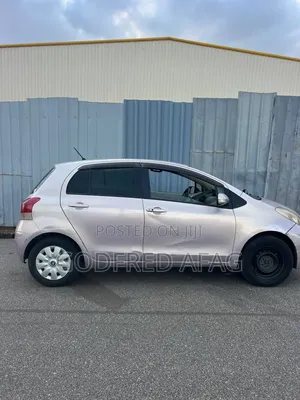 Toyota Vitz 1.5 FWD 5dr 2010 Gray