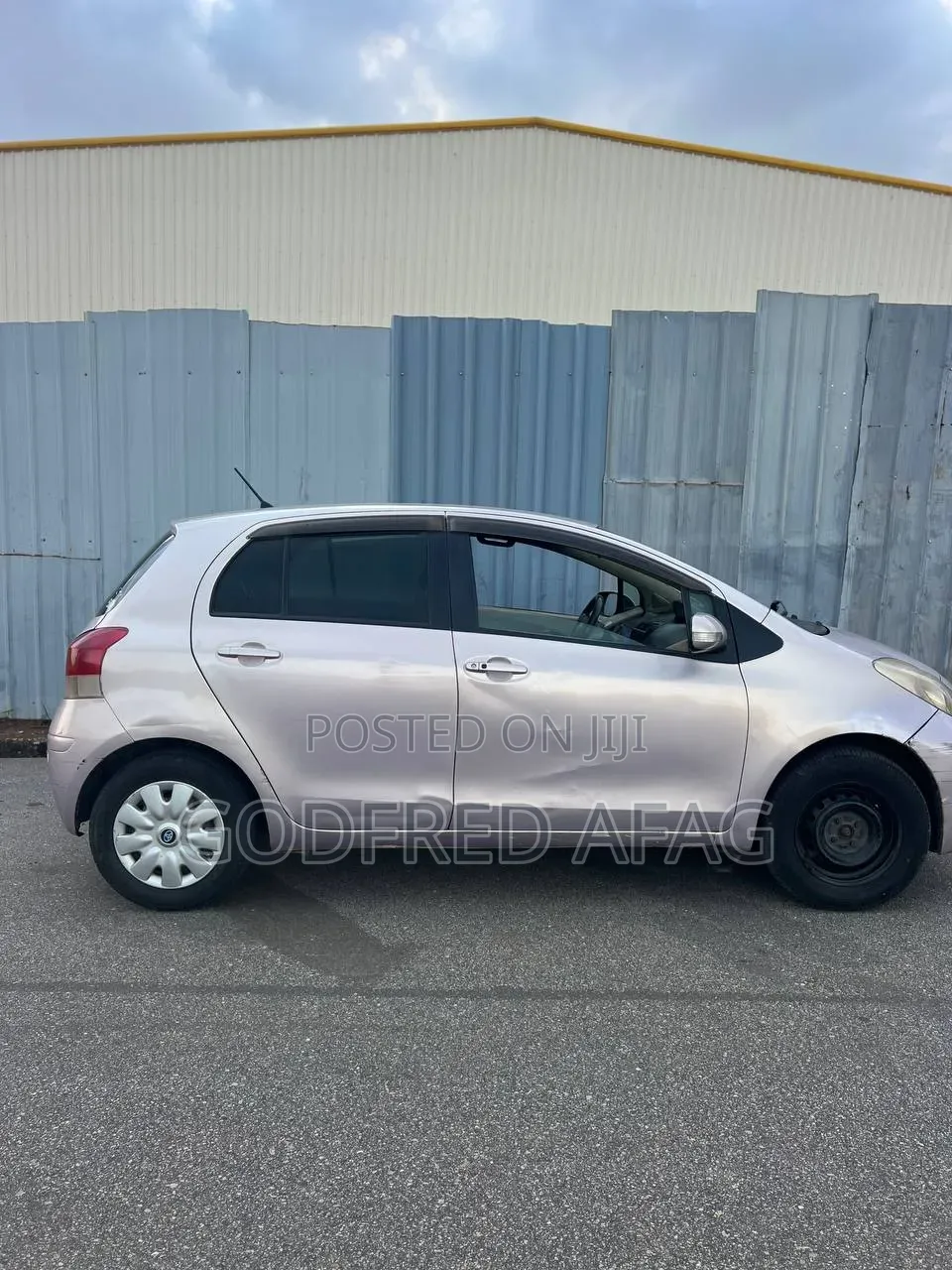 Toyota Vitz 1.5 FWD 5dr 2010 Gray
