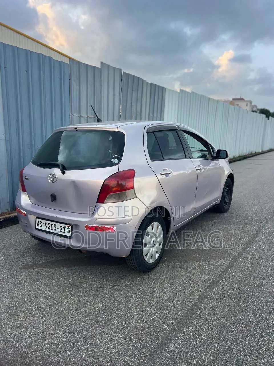 Toyota Vitz 1.5 FWD 5dr 2010 Gray