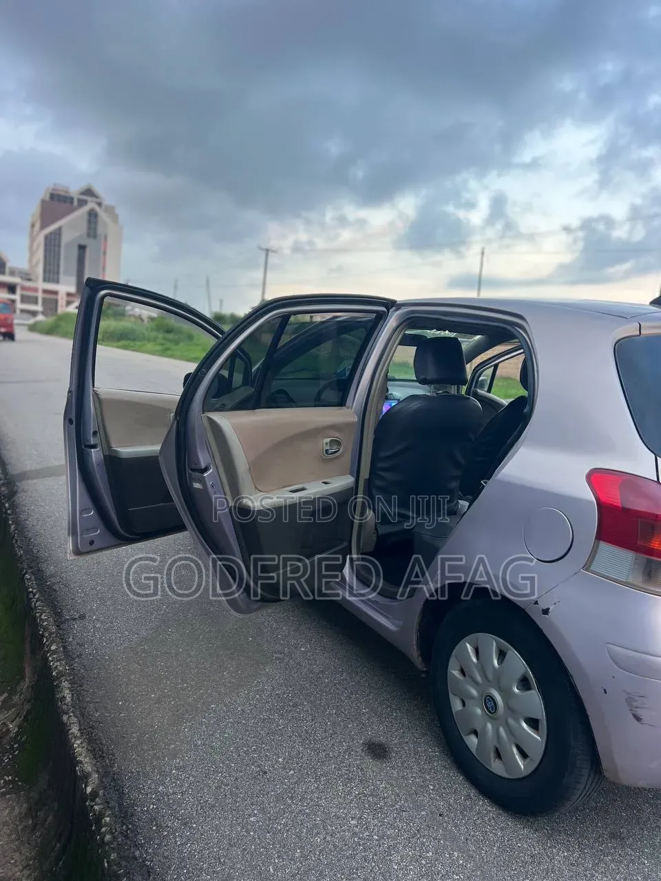 Toyota Vitz 1.5 FWD 5dr 2010 Gray