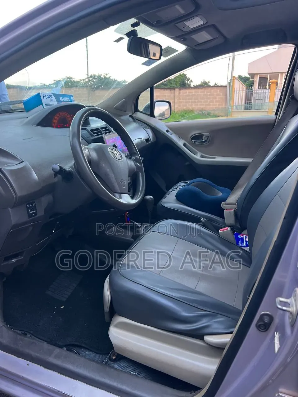 Toyota Vitz 1.5 FWD 5dr 2010 Gray