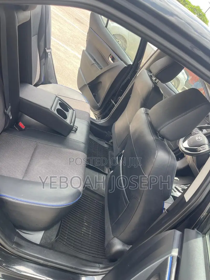 Toyota Corolla SE (1.8L 4cyl 6M) 2018 Black