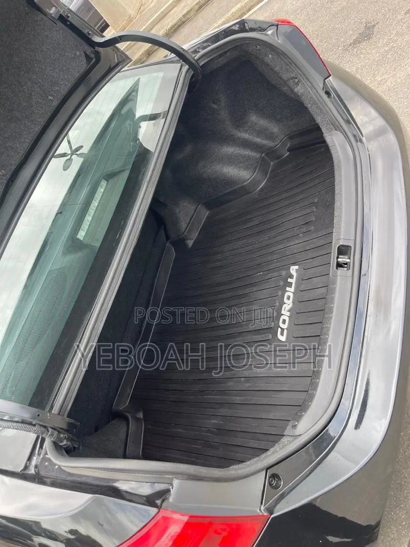 Toyota Corolla SE (1.8L 4cyl 6M) 2018 Black