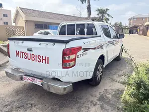 Mitsubishi L200 Club Cab 2.2 4WD 2016 White