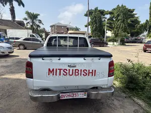 Mitsubishi L200 Club Cab 2.2 4WD 2016 White
