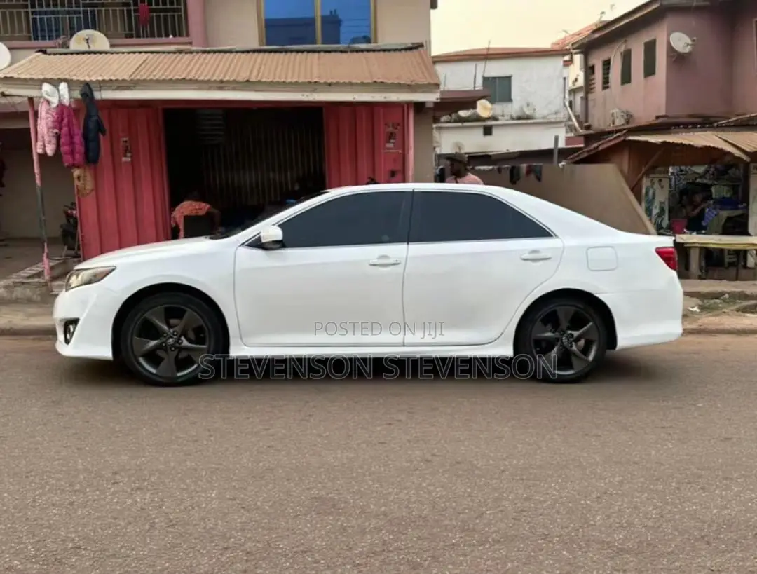 Toyota Camry LE 4dr Sedan (2.5L 4cyl 6A) 2014 White