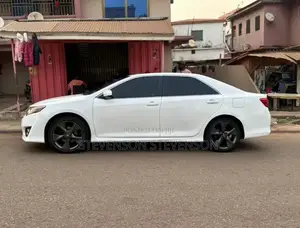 Toyota Camry LE 4dr Sedan (2.5L 4cyl 6A) 2014 White