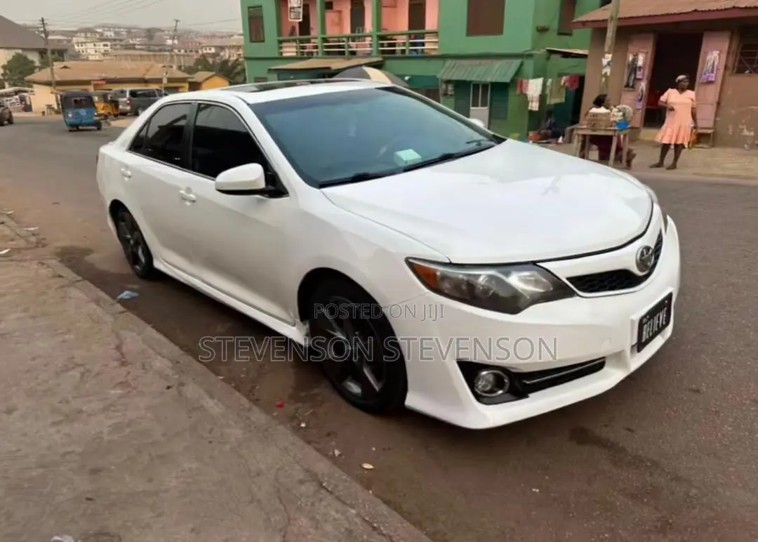 Toyota Camry LE 4dr Sedan (2.5L 4cyl 6A) 2014 White