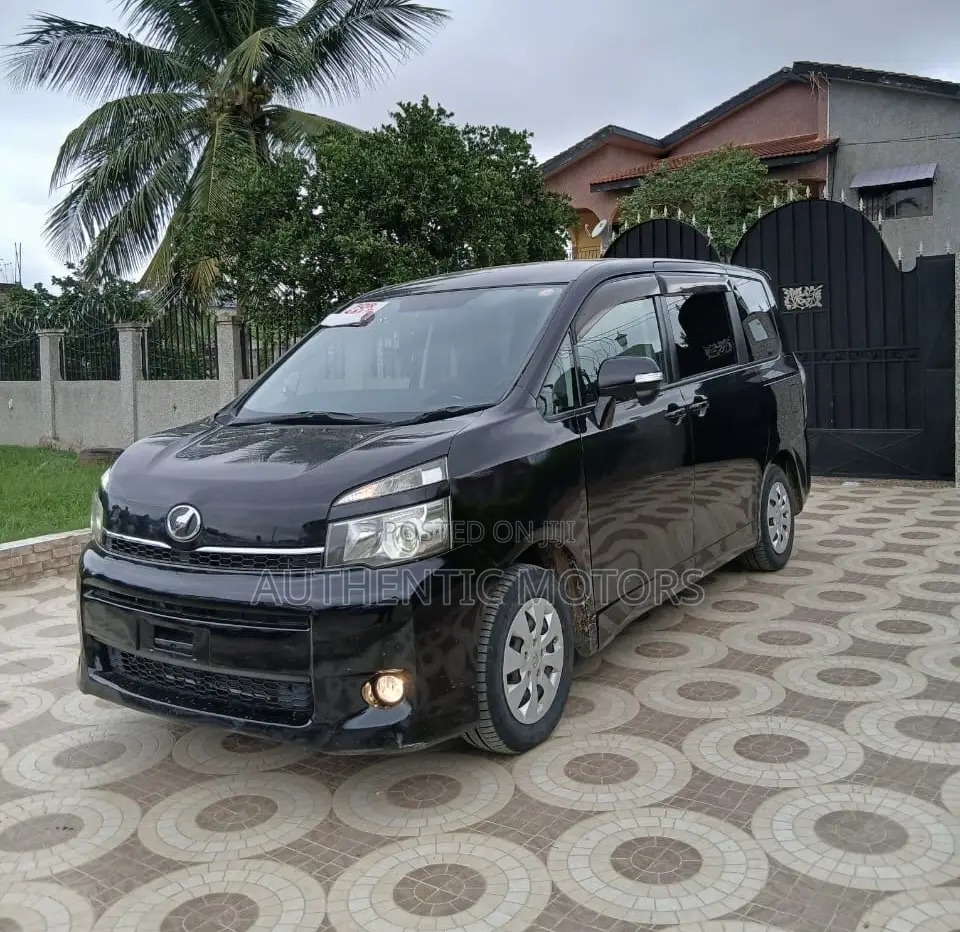 Toyota Voxy 2012 Black