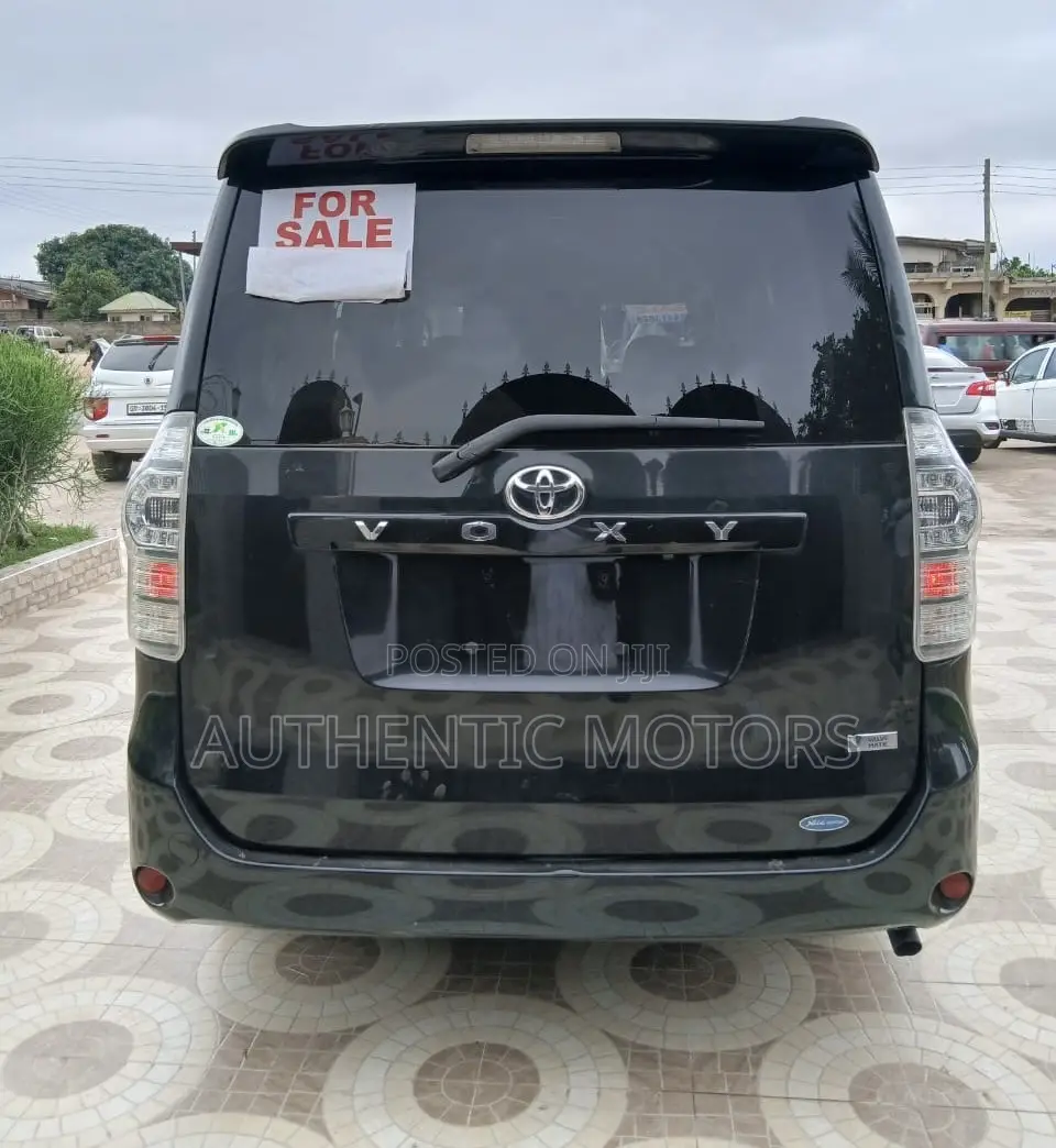 Toyota Voxy 2012 Black