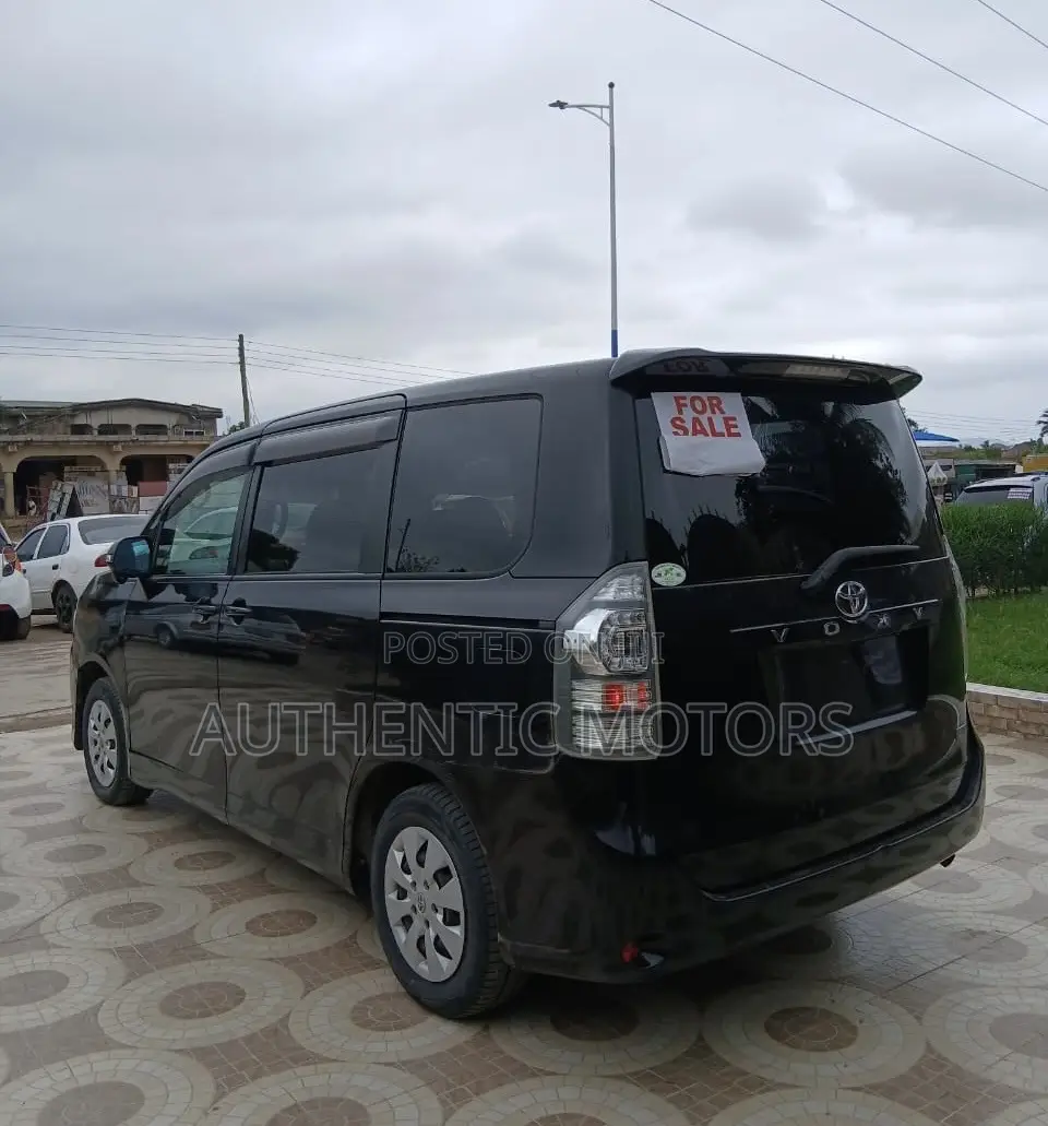 Toyota Voxy 2012 Black