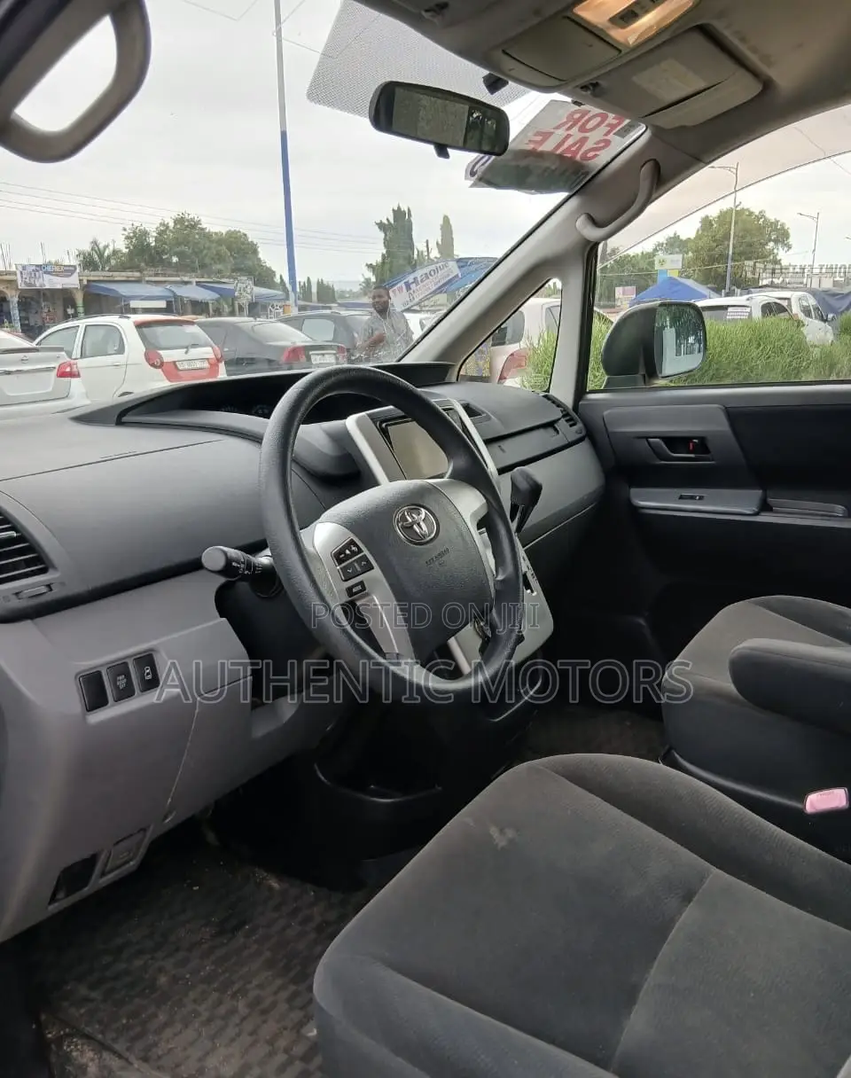 Toyota Voxy 2012 Black