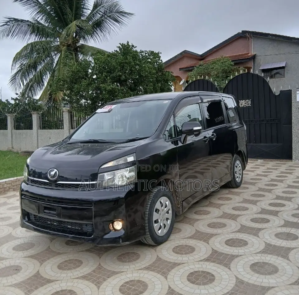 Toyota Voxy 2012 Black
