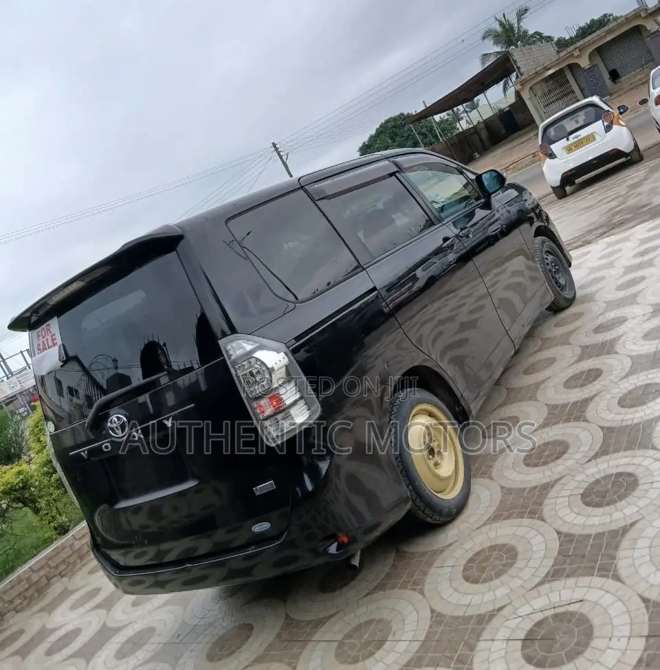 Toyota Voxy 2012 Black