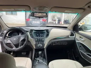 Hyundai Santa Fe SE AWD 2017 White