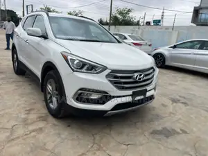 Hyundai Santa Fe SE AWD 2017 White