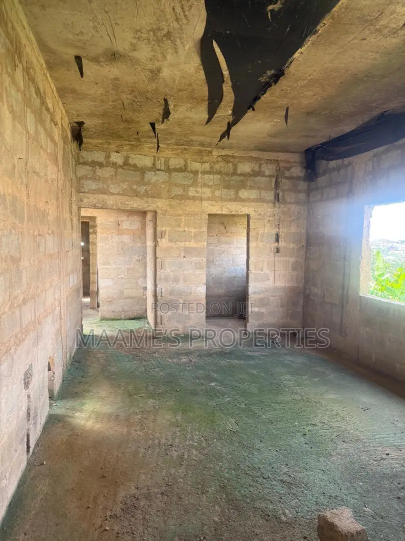 7bdrm Duplex in Pokuase for sale
